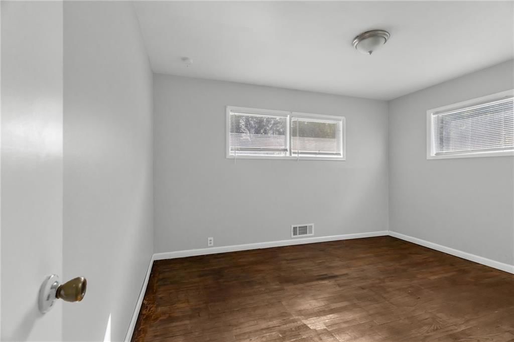 10748 Cambridge Avenue — photo 14