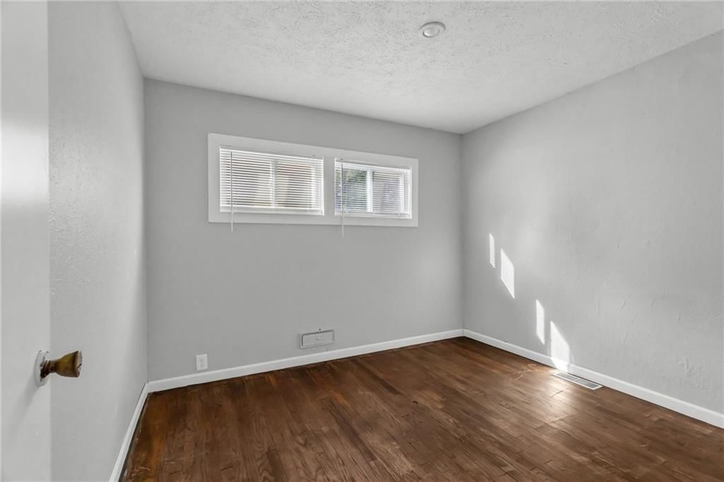 10748 Cambridge Avenue — photo 15