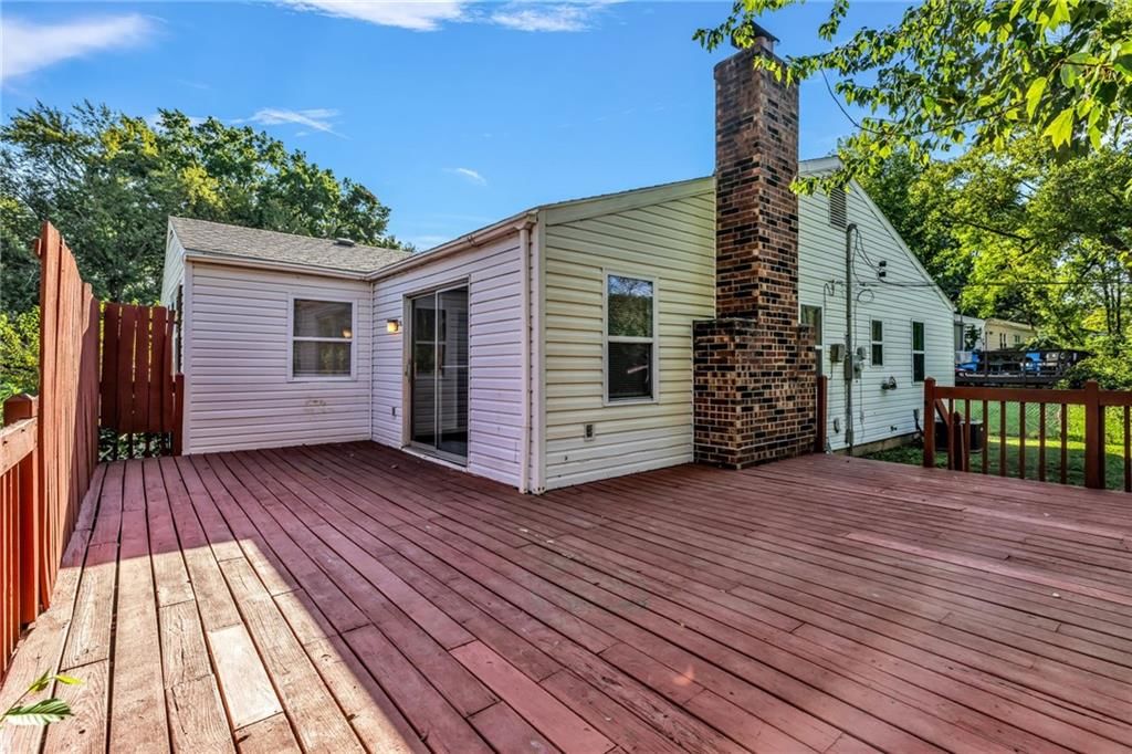 10748 Cambridge Avenue — photo 16