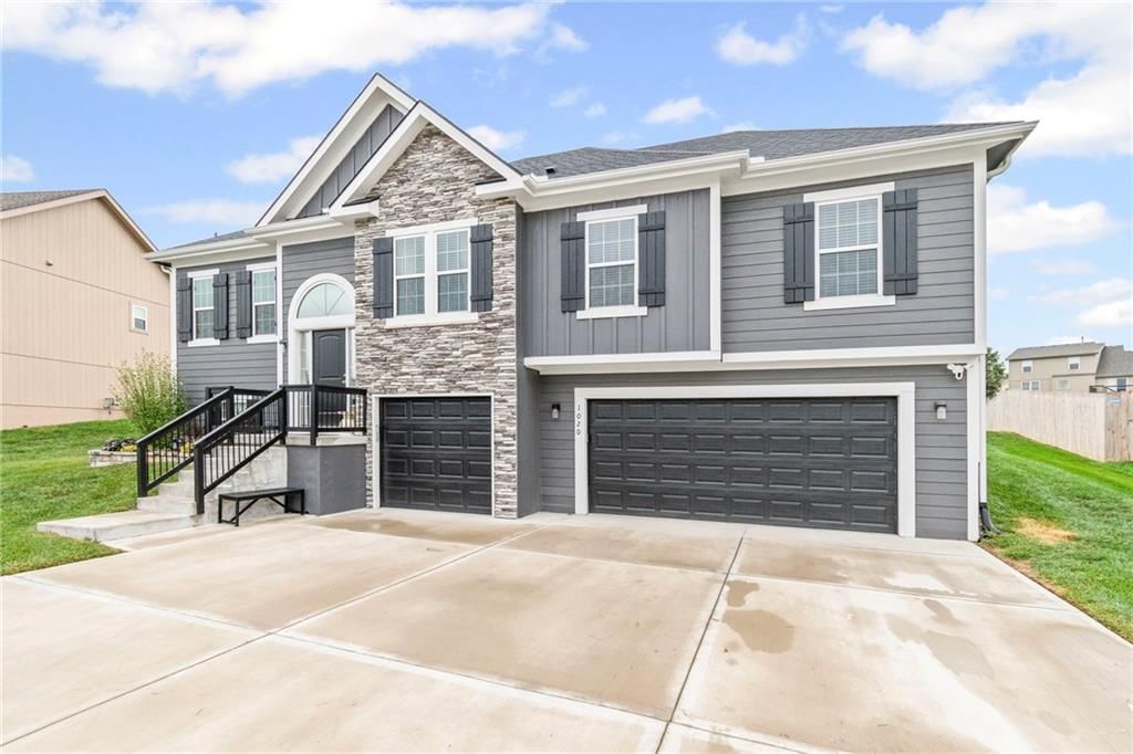 1020 Poplar Lane — photo 2