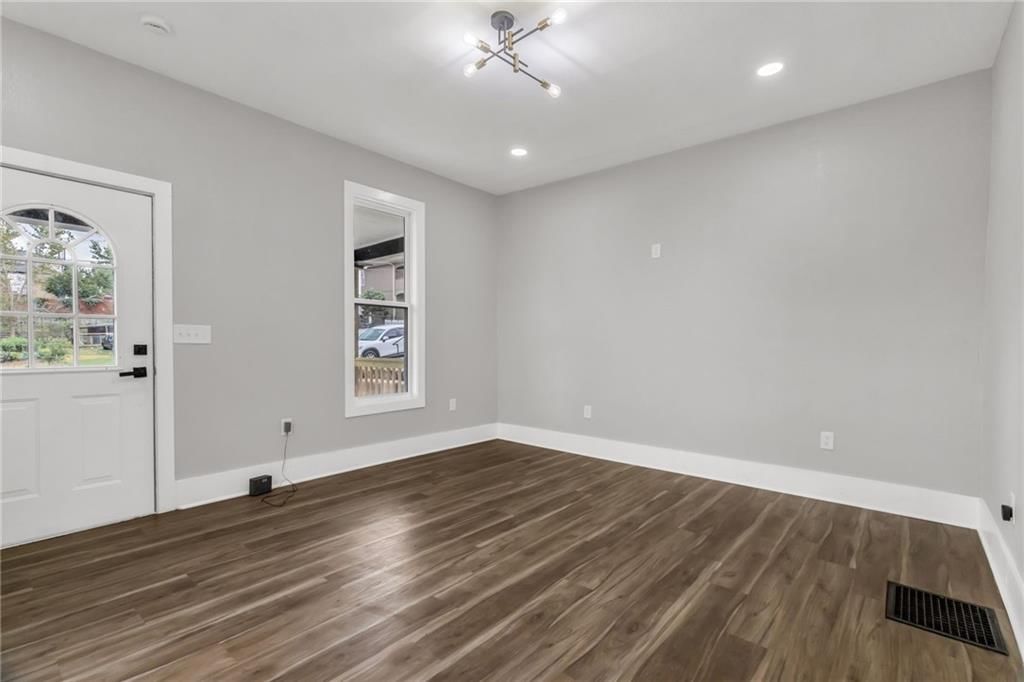 548 Freeman Avenue — photo 5