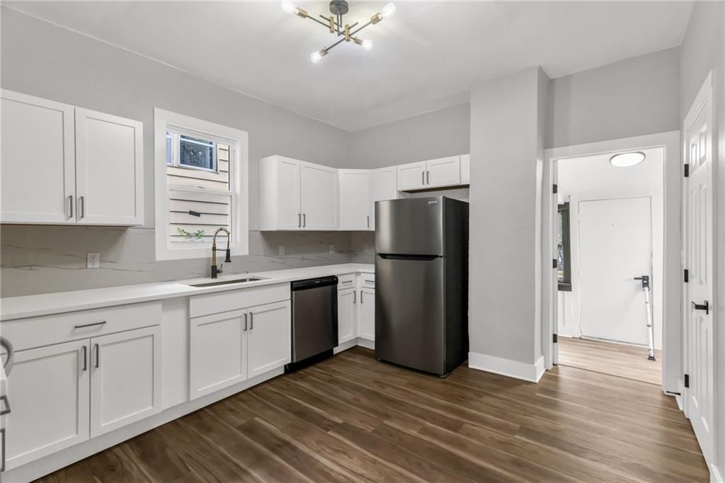 548 Freeman Avenue — photo 9