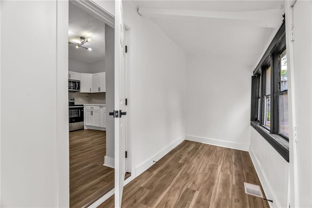 548 Freeman Avenue — photo 15