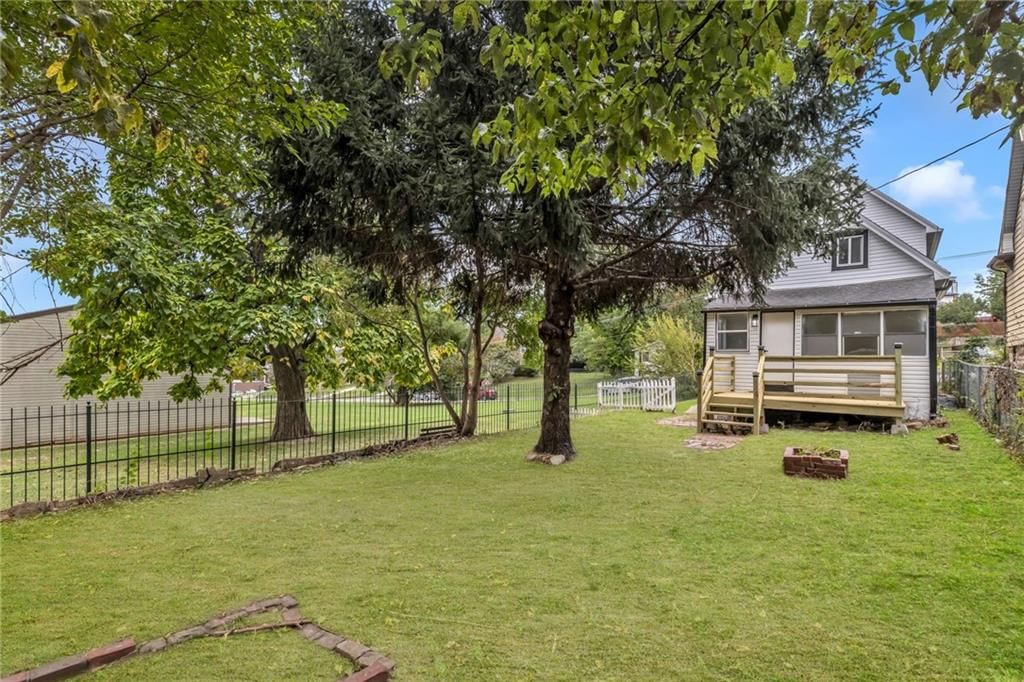 548 Freeman Avenue — photo 24