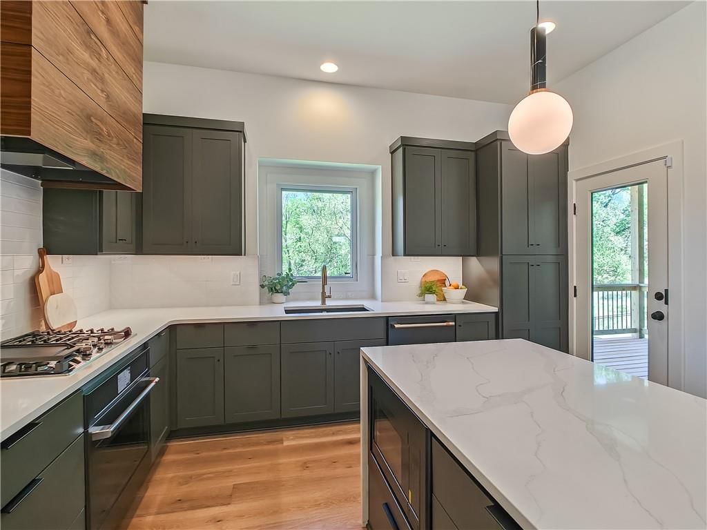 2452 W 179th Street — photo 17