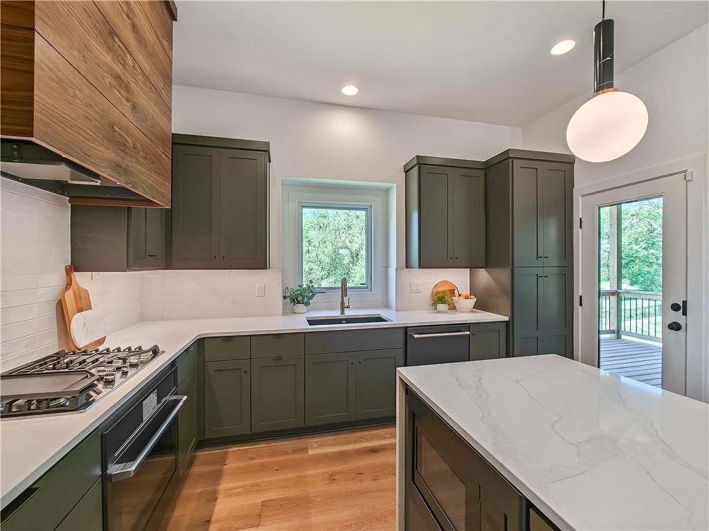 2452 W 179th Street — photo 24