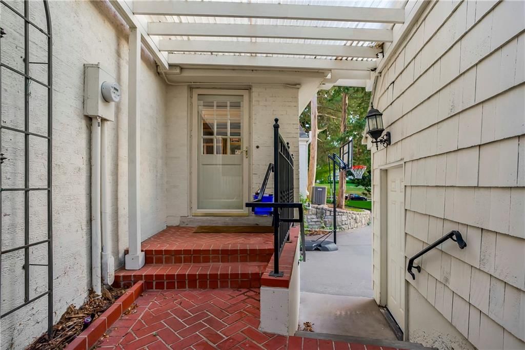 1208 W 57th Terrace — photo 56