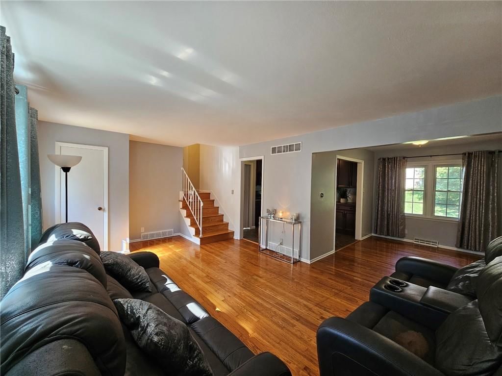 1608 NE 60th Terrace — photo 3