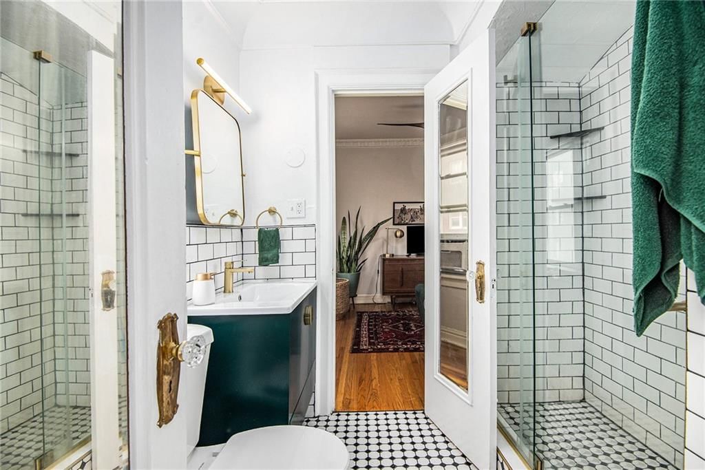 311 E Emanuel Cleaver II Boulevard — photo 12