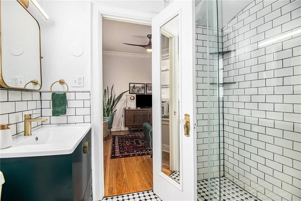 311 E Emanuel Cleaver II Boulevard — photo 13