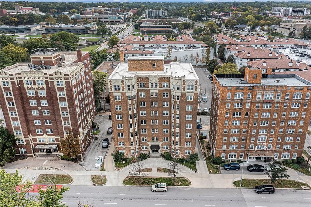 311 E Emanuel Cleaver II Boulevard — photo 19
