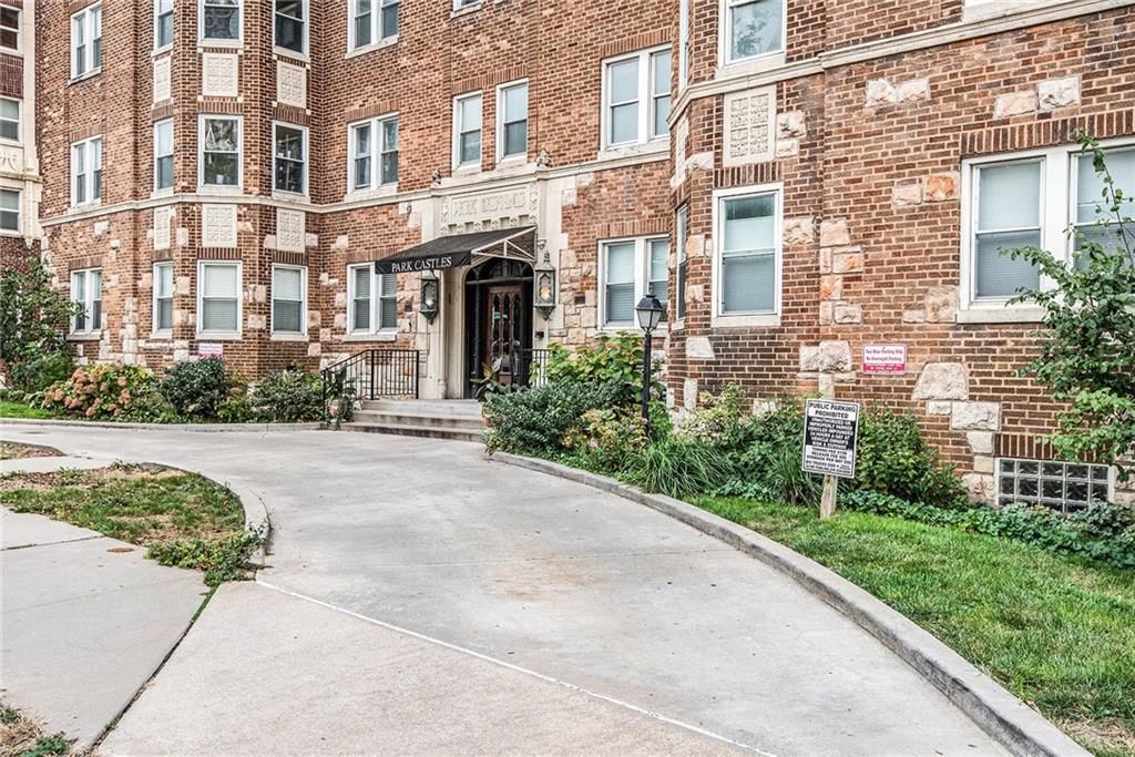 311 E Emanuel Cleaver II Boulevard — photo 21