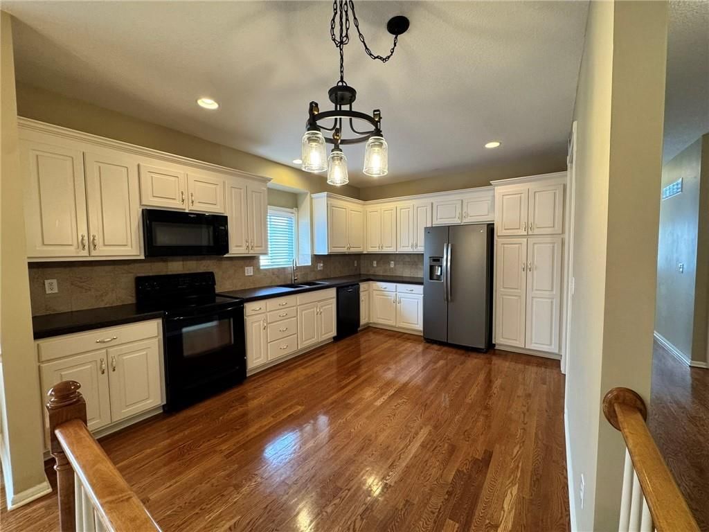 21928 W 121 Street — photo 3