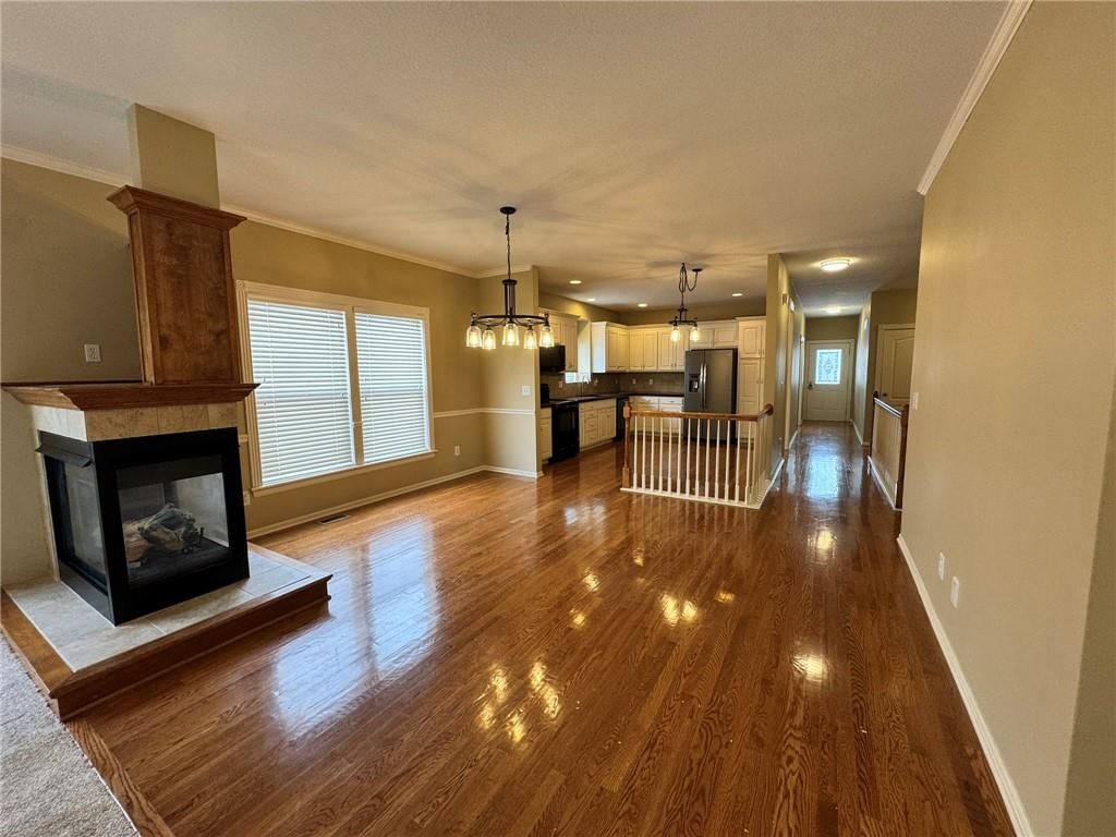 21928 W 121 Street — photo 4