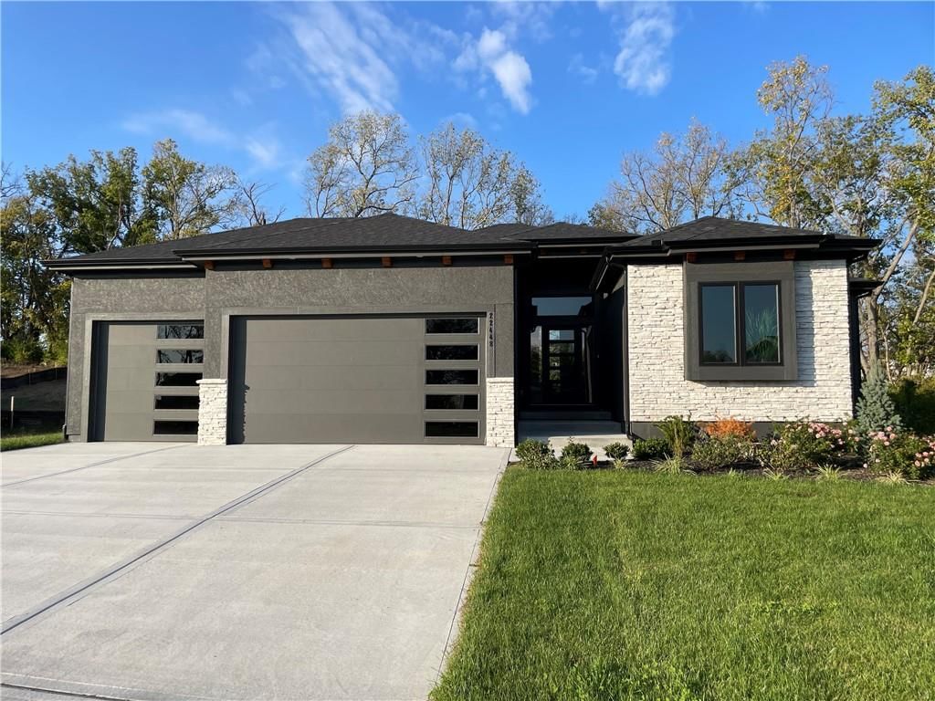 22448 W 89th Terrace, Lenexa, KS