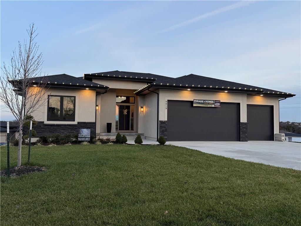 9019 Freedom Circle, Lenexa, KS