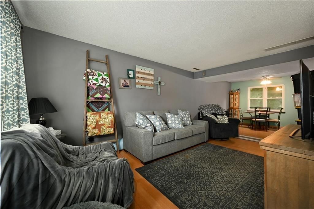 Photo 18 of 26 - 528-530 Crest Circle