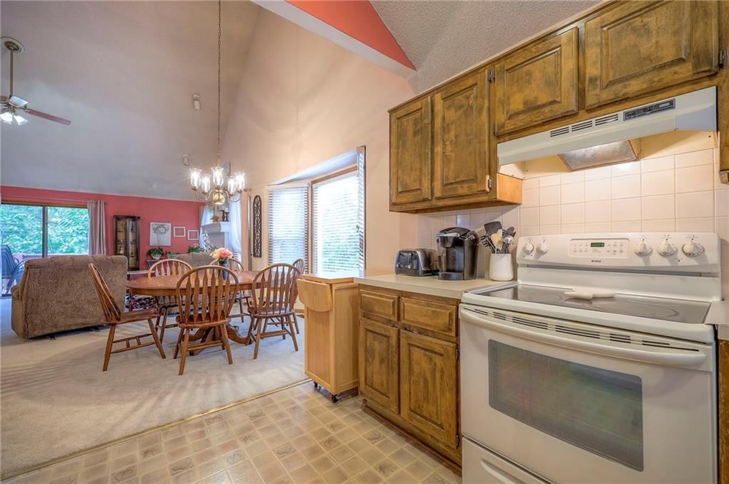 Photo 9 of 26 - 4751 Hayes Drive