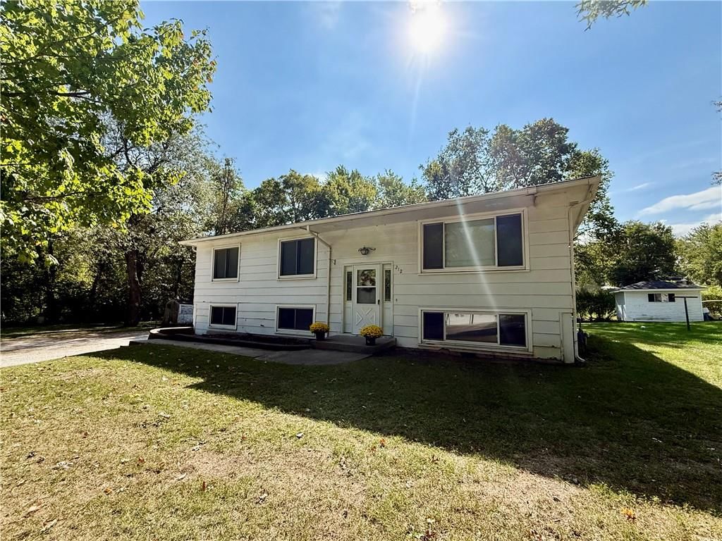 212 Sanderson Drive — photo 3