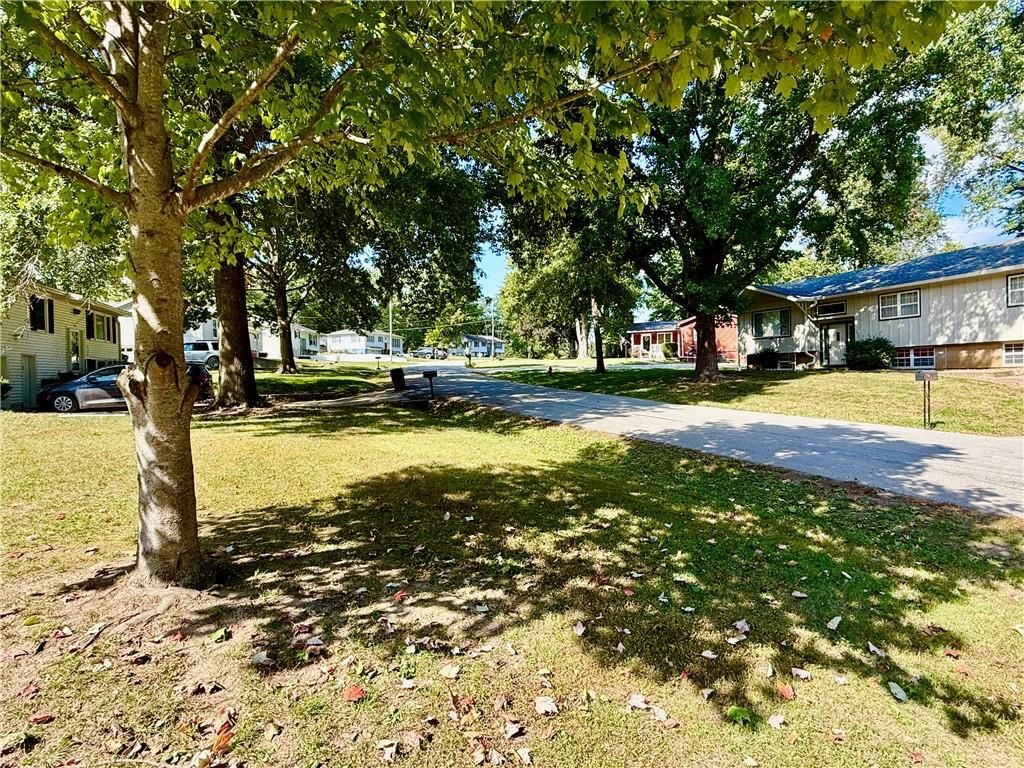 212 Sanderson Drive — photo 4