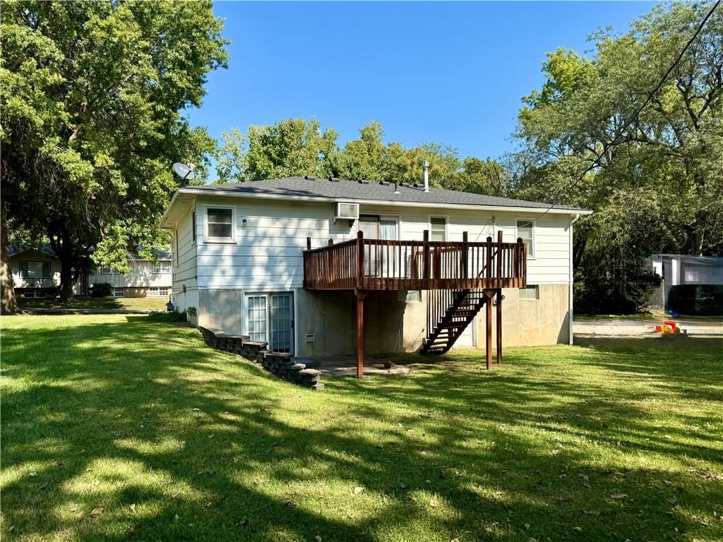 212 Sanderson Drive — photo 6