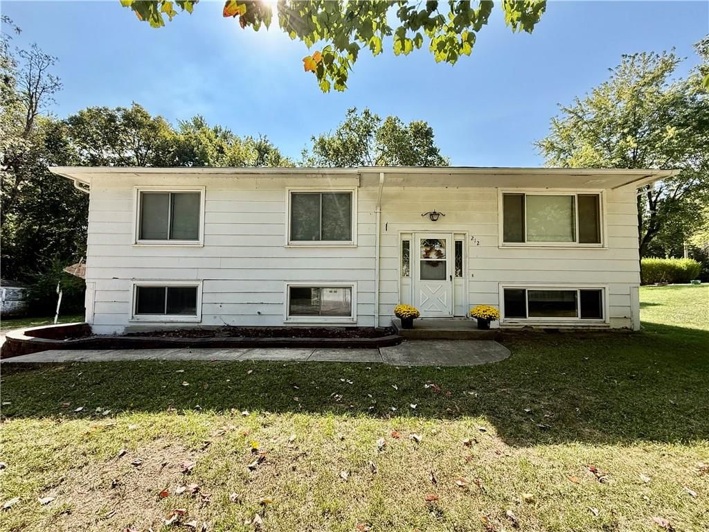 212 Sanderson Drive — photo 8