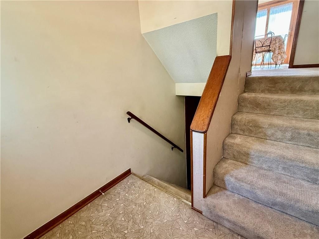 212 Sanderson Drive — photo 9