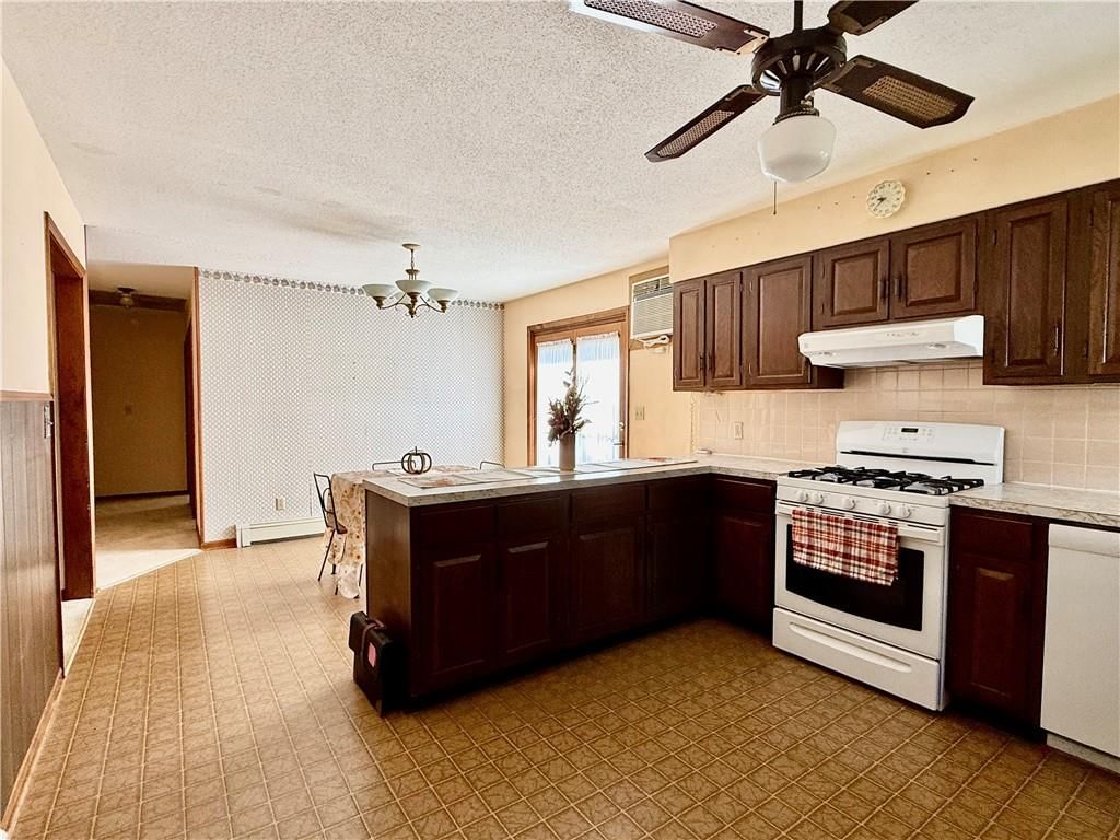 212 Sanderson Drive — photo 14
