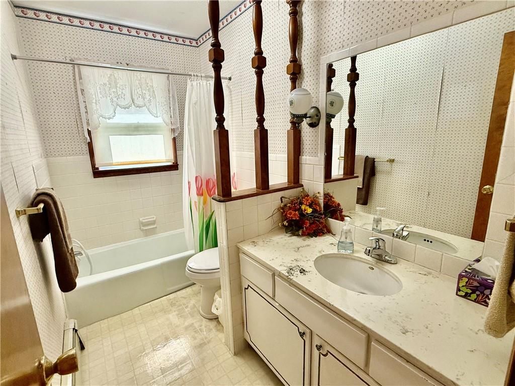 212 Sanderson Drive — photo 19