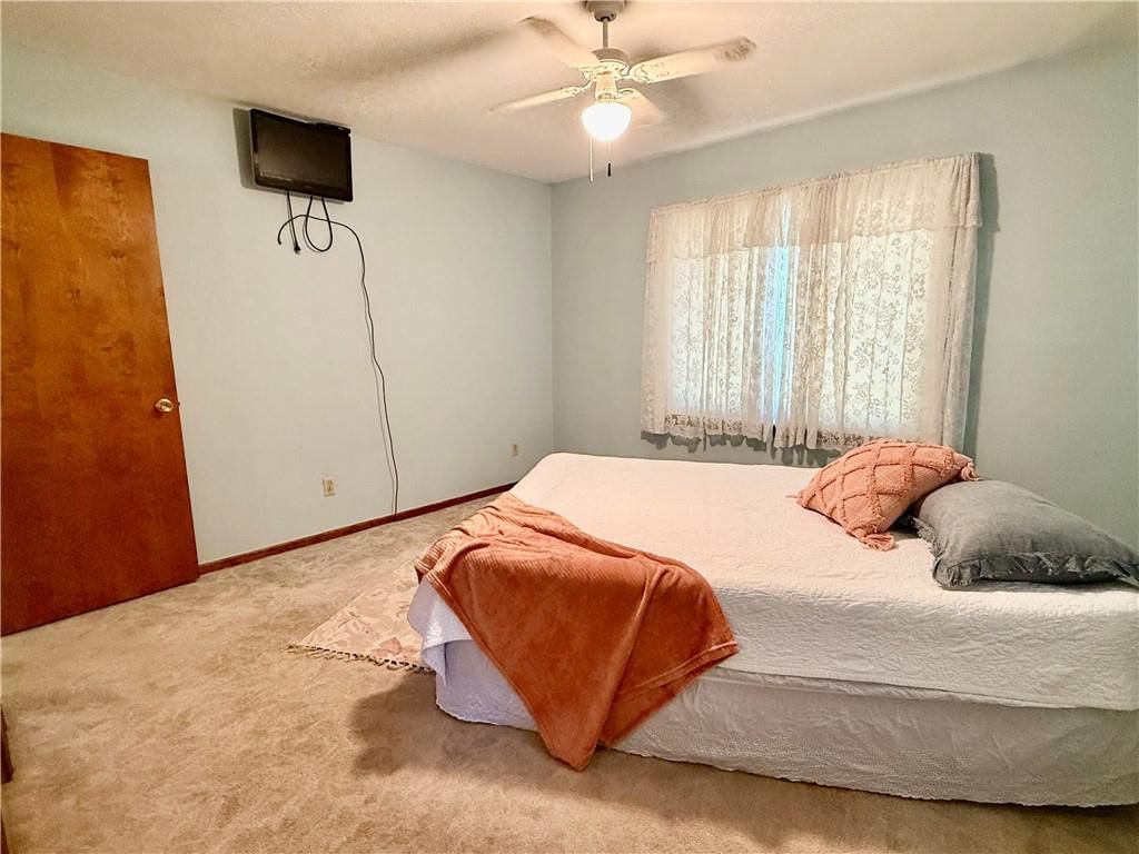 212 Sanderson Drive — photo 23