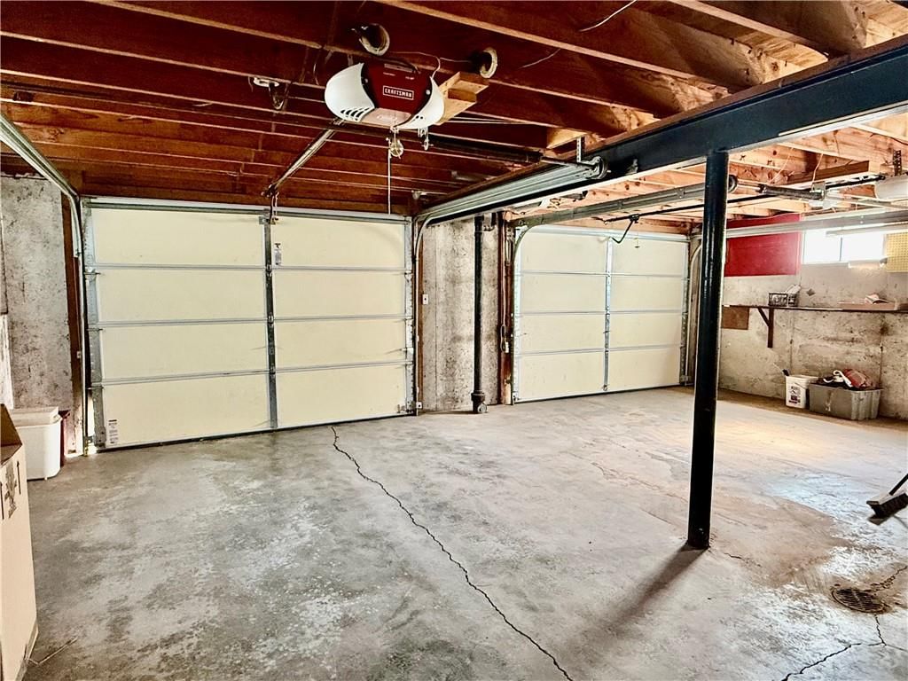 212 Sanderson Drive — photo 32