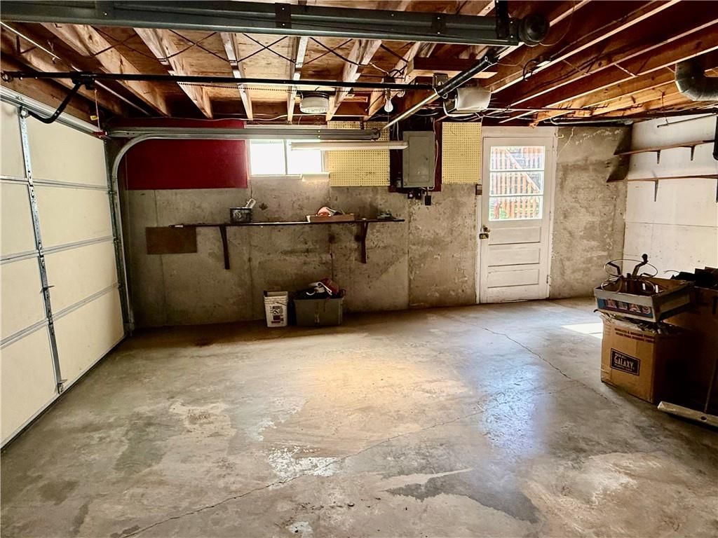 212 Sanderson Drive — photo 33