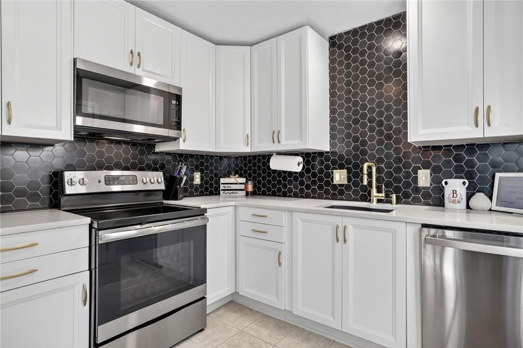 Photo 7 of 19 - 8538 Goodman Street