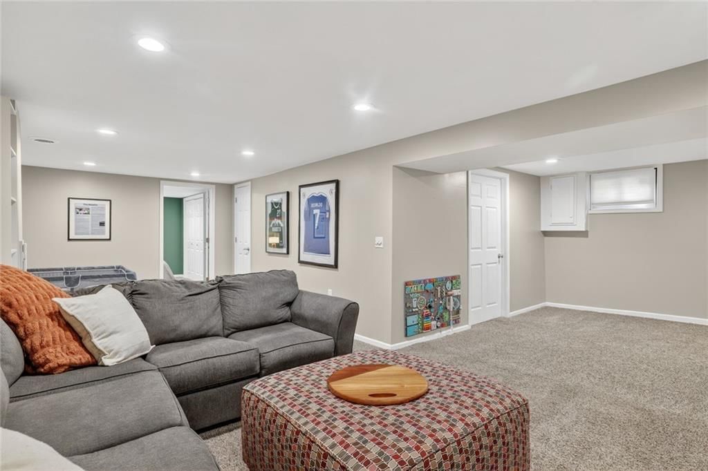 Photo 13 of 19 - 8538 Goodman Street