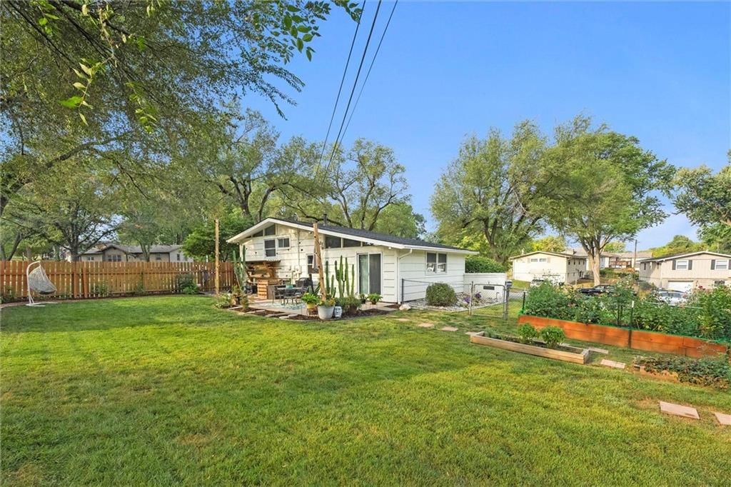 Photo 41 of 47 - 7603 N AVALON Street