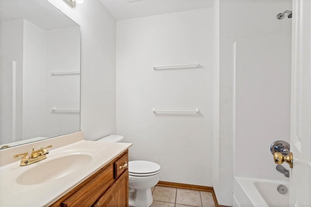 808 SW Country Hill Drive — photo 7