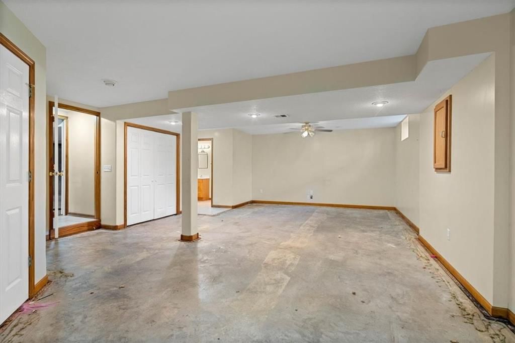808 SW Country Hill Drive — photo 12