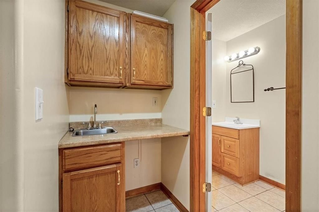 808 SW Country Hill Drive — photo 13
