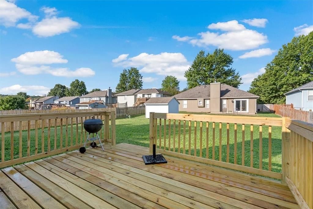808 SW Country Hill Drive — photo 15