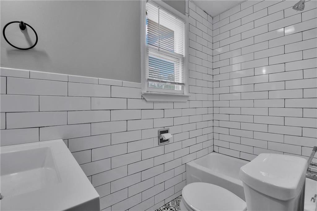 501 Lexington Road — photo 21