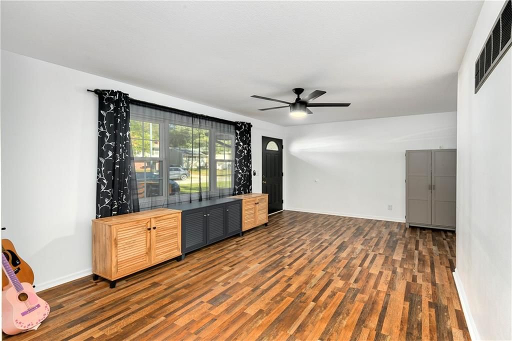 Photo 8 of 32 - 8163 NE 51st Street