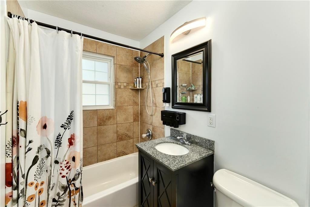 Photo 16 of 32 - 8163 NE 51st Street