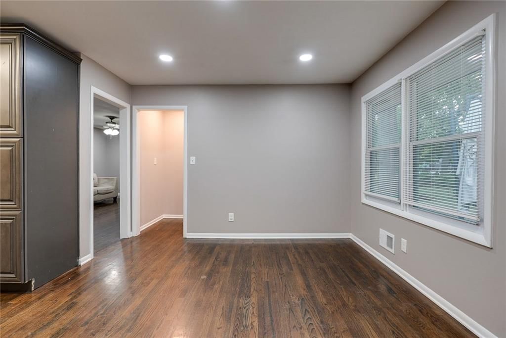 Photo 6 of 36 - 8015 hardy Avenue