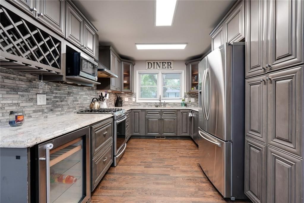 Photo 7 of 36 - 8015 hardy Avenue