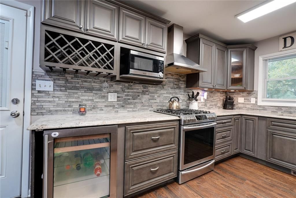 Photo 8 of 36 - 8015 hardy Avenue