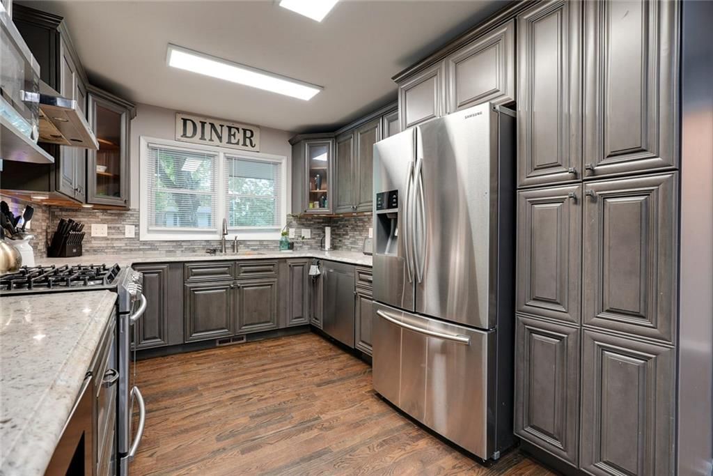 Photo 9 of 36 - 8015 hardy Avenue