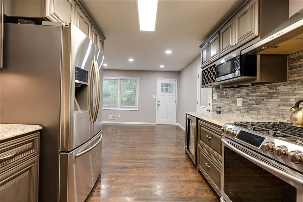 Photo 10 of 36 - 8015 hardy Avenue