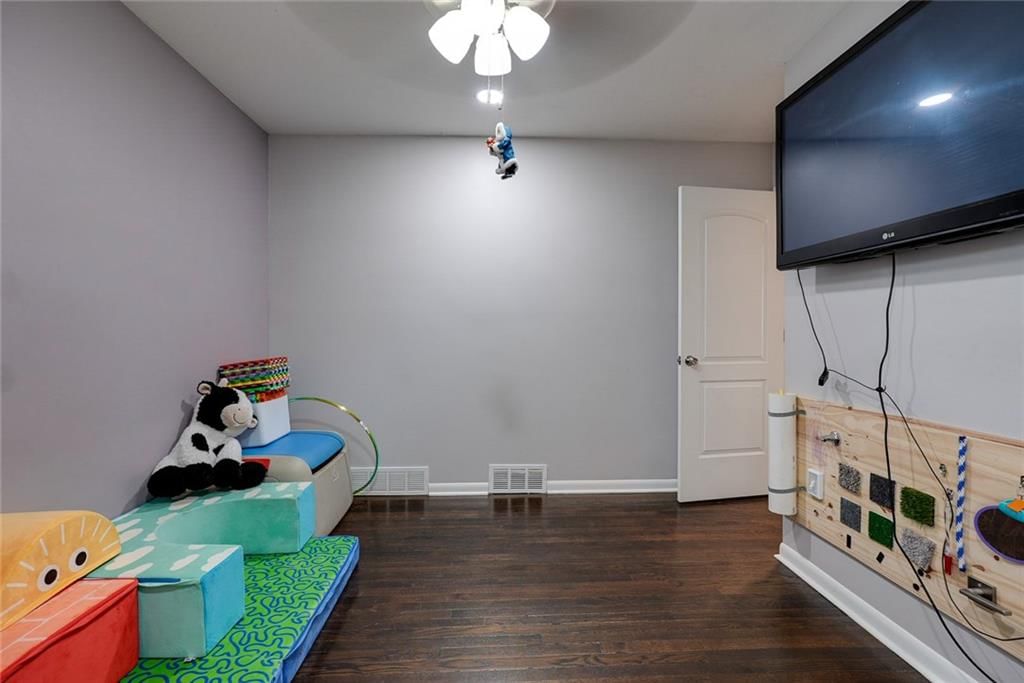 Photo 21 of 36 - 8015 hardy Avenue
