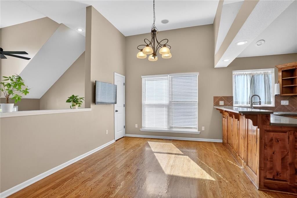 Photo 4 of 30 - 17590 S Brockway Street