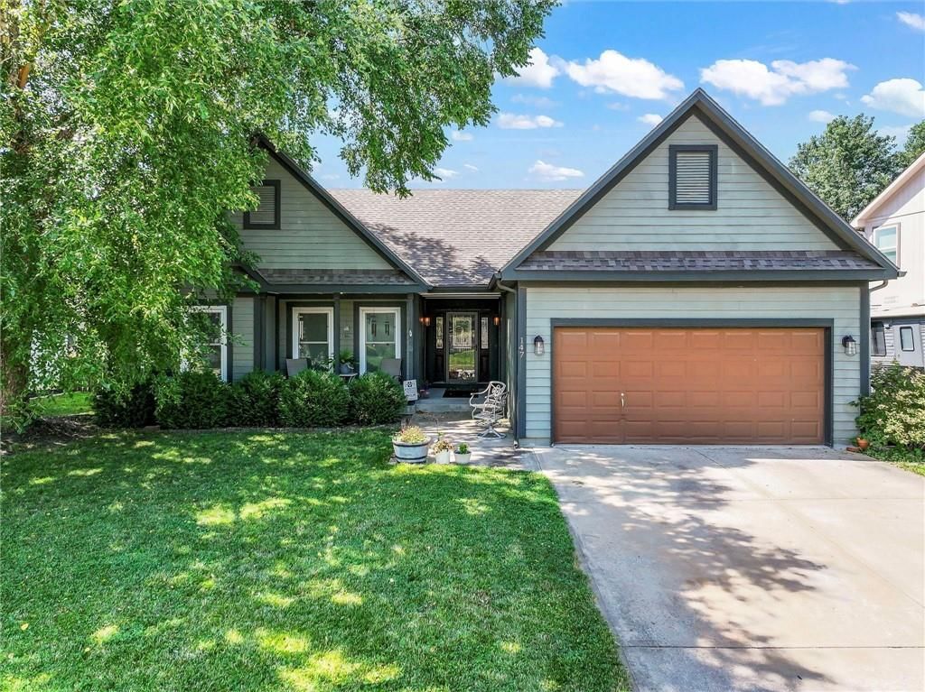 147 W Colleen Court, Gardner, KS